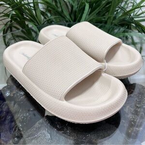 🔥NWT🔥 Belovely Neutral Beige Cloud Slip On Comfortable Slides  Size 11